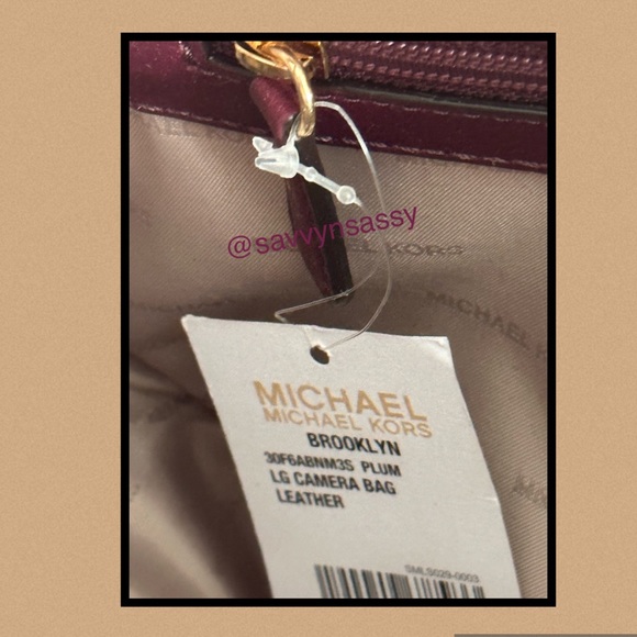 MICHAEL KORS Brooklyn Camera Bag - Picture 6 of 8